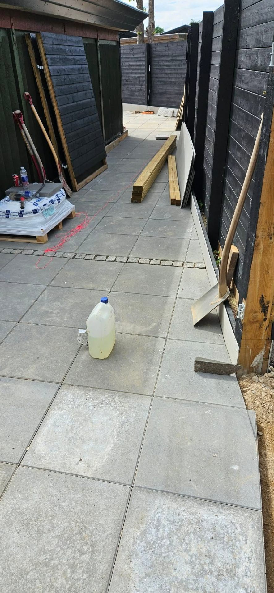 Belægning og terrasse under udførelse